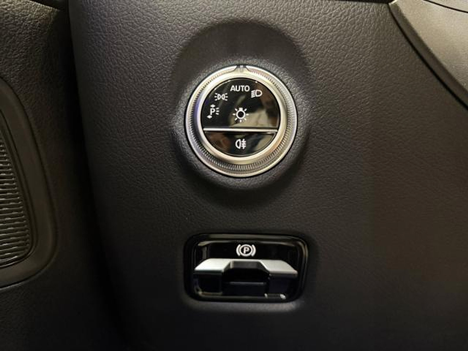 Used 2024 Mercedes-Benz C 300 Sedan image 21