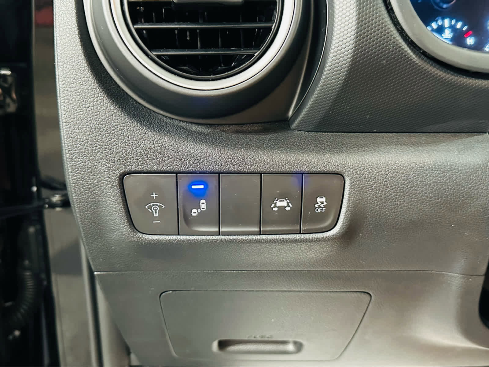 Used 2021 Hyundai Kona SEL Plus AWD/4WD image 14