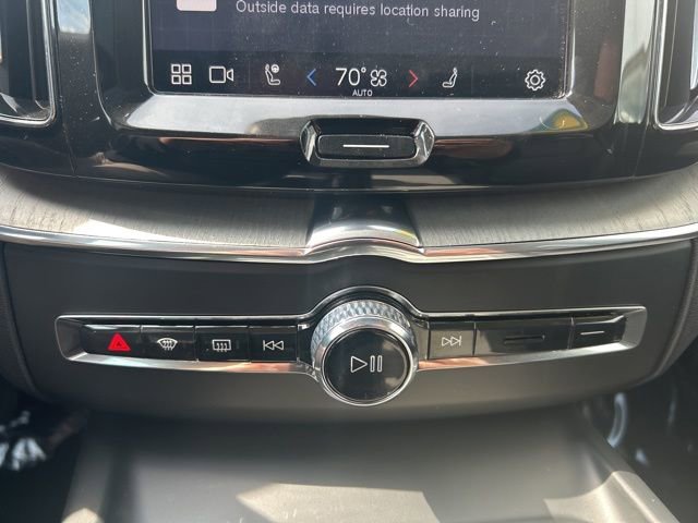 Certified 2025 Volvo XC60 B5 Plus AWD/4WD image 25