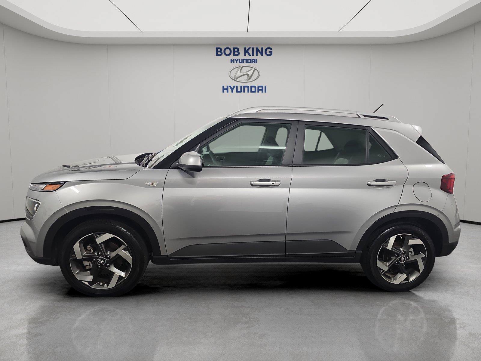 Certified 2025 Hyundai Venue SEL FWD image 2
