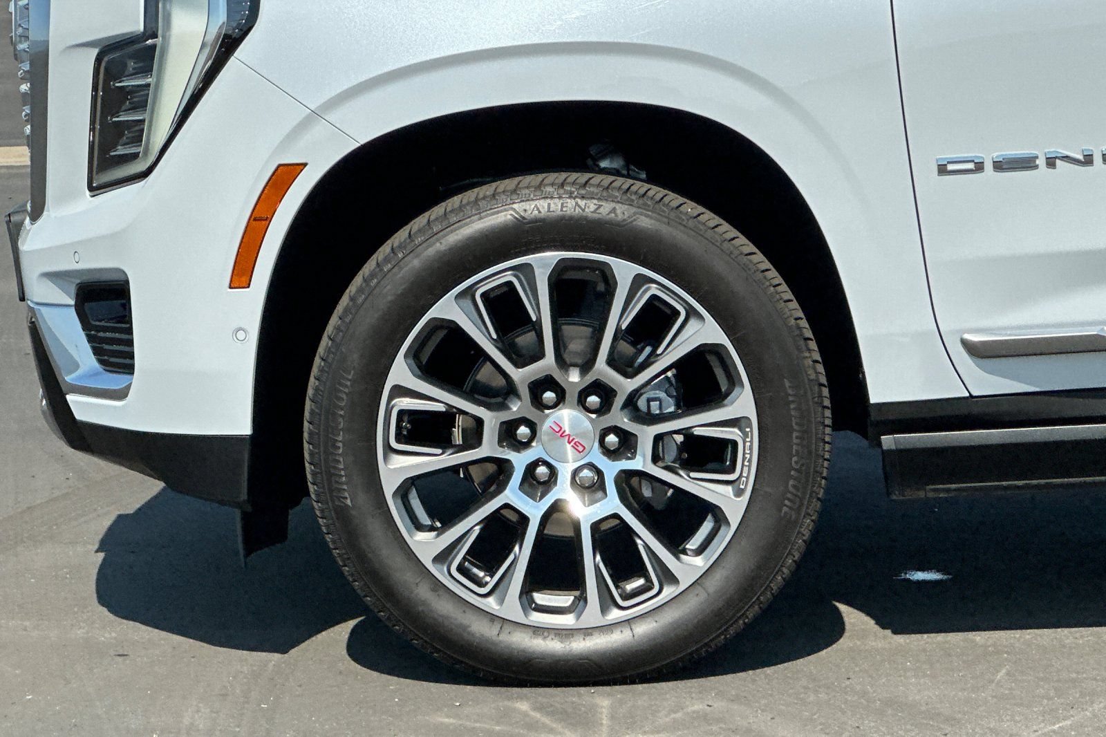 Used 2026 GMC Yukon Denali w/ Sun & Power Step Package AWD/4WD image 39