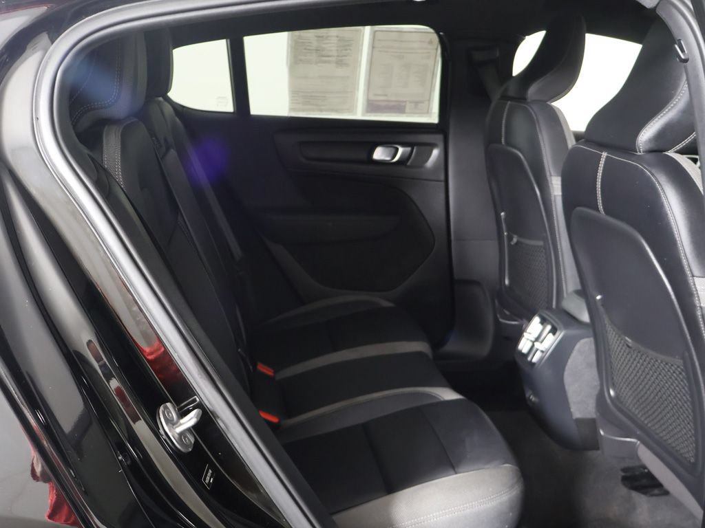 Used 2023 Volvo C40 Recharge Core AWD/4WD image 33
