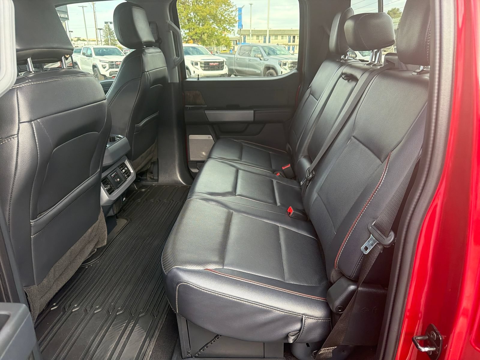 Used 2024 Ford F250 Lariat w/ Sport Appearance Package AWD/4WD image 24