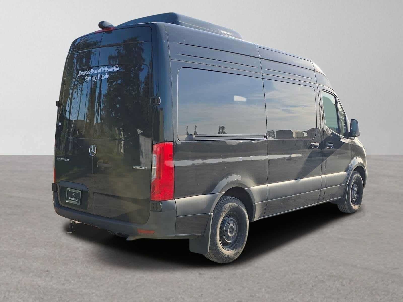 Used 2025 Mercedes-Benz Sprinter 2500 image 3