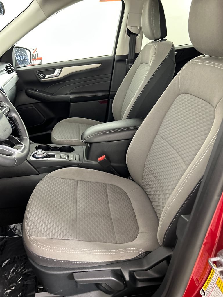 Used 2021 Ford Escape SE w/ SE Sport Appearance Package AWD/4WD image 12