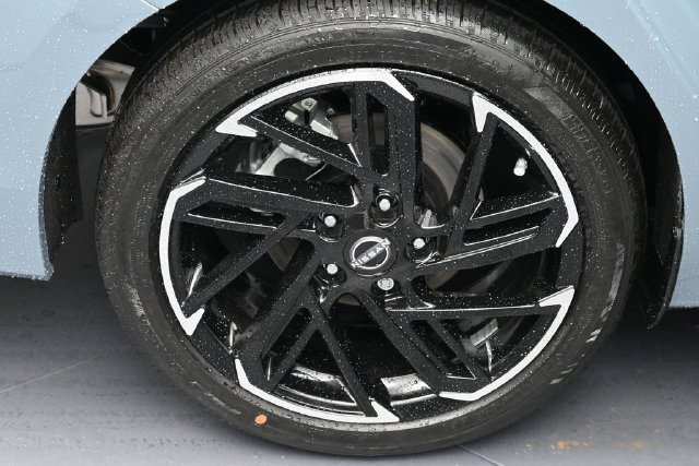 New 2026 Nissan Sentra SR w/ Floor Mat Package FWD image 5