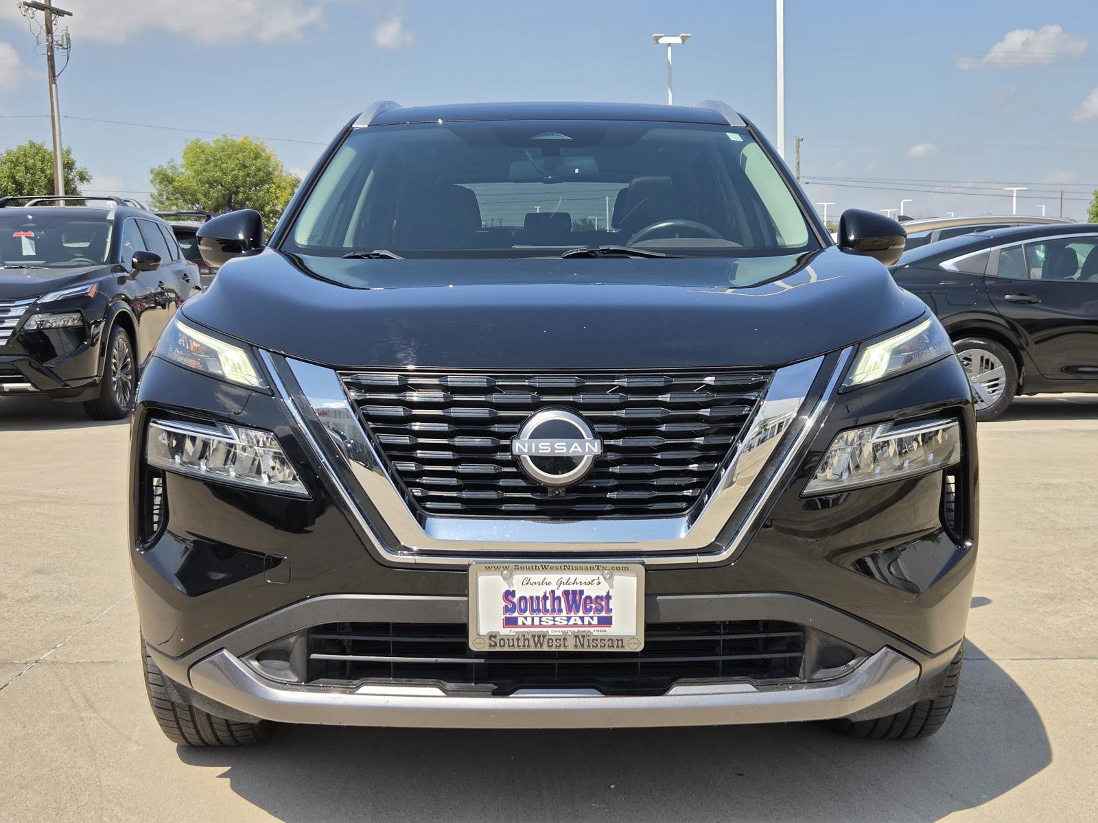 Used 2023 Nissan Rogue SL FWD image 2
