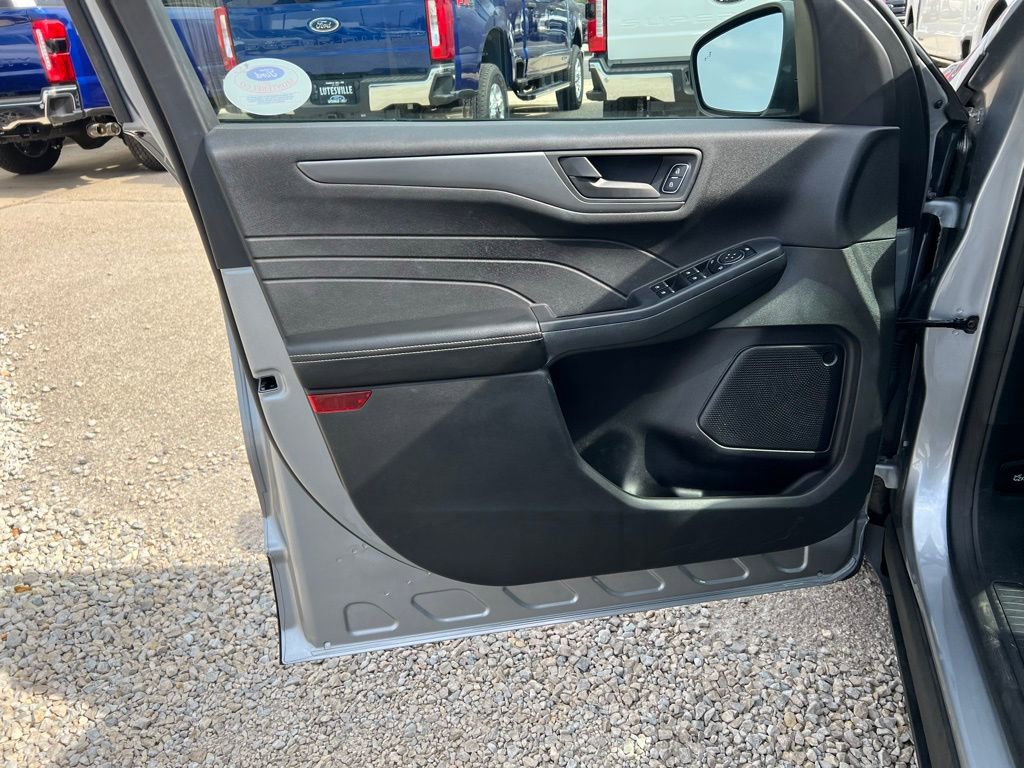 Used 2023 Ford Escape Active image 11