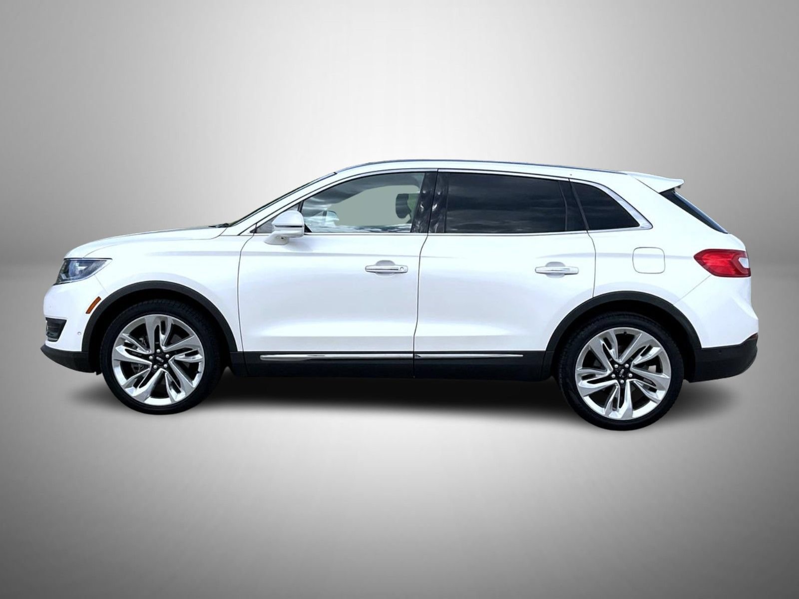 Used 2018 Lincoln MKX Reserve w/ Driver Assistance Package AWD/4WD image 8