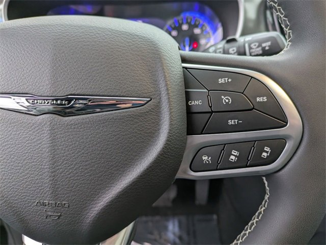 New 2025 Chrysler Pacifica Select w/ Uconnect Theater Family Group image 16