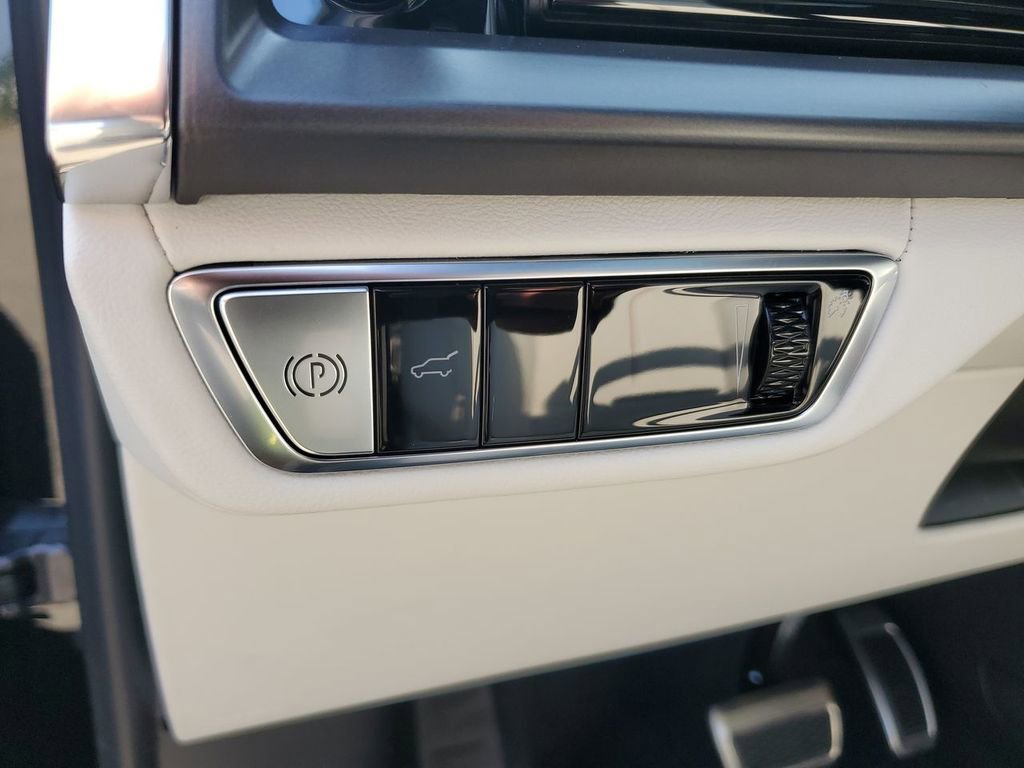 New 2026 Cadillac Vistiq Luxury image 17