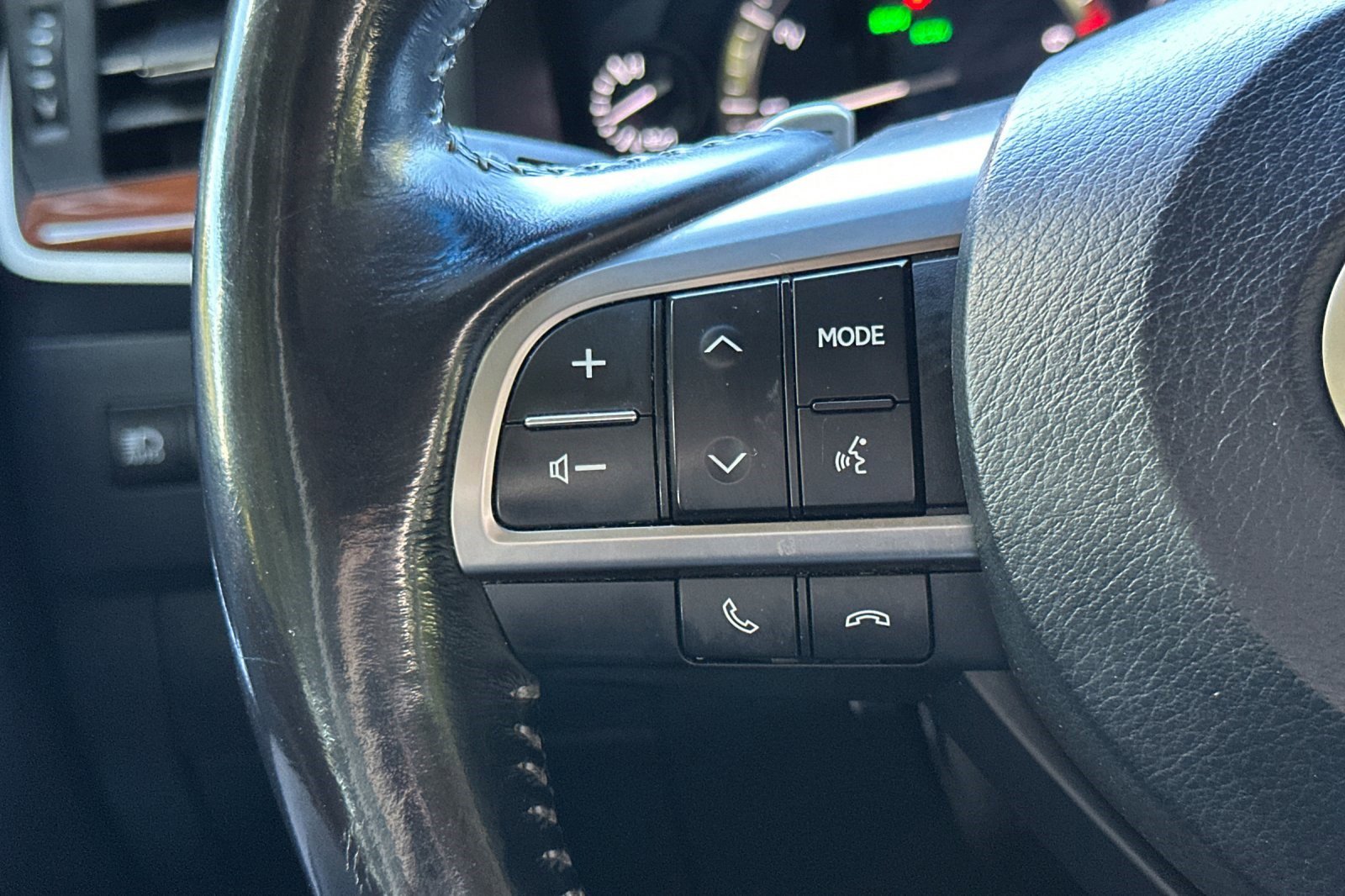 Used 2017 Lexus LX 570 4WD w/ Luxury Package image 30