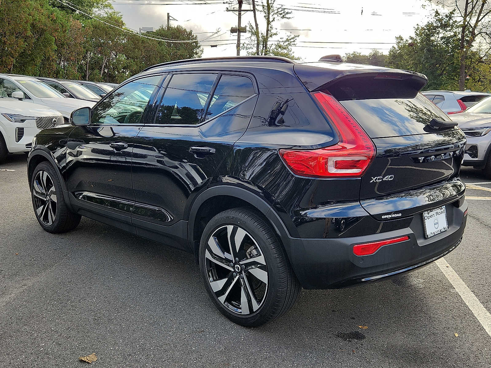 Certified 2023 Volvo XC40 B5 Plus w/ Climate Package AWD/4WD image 4