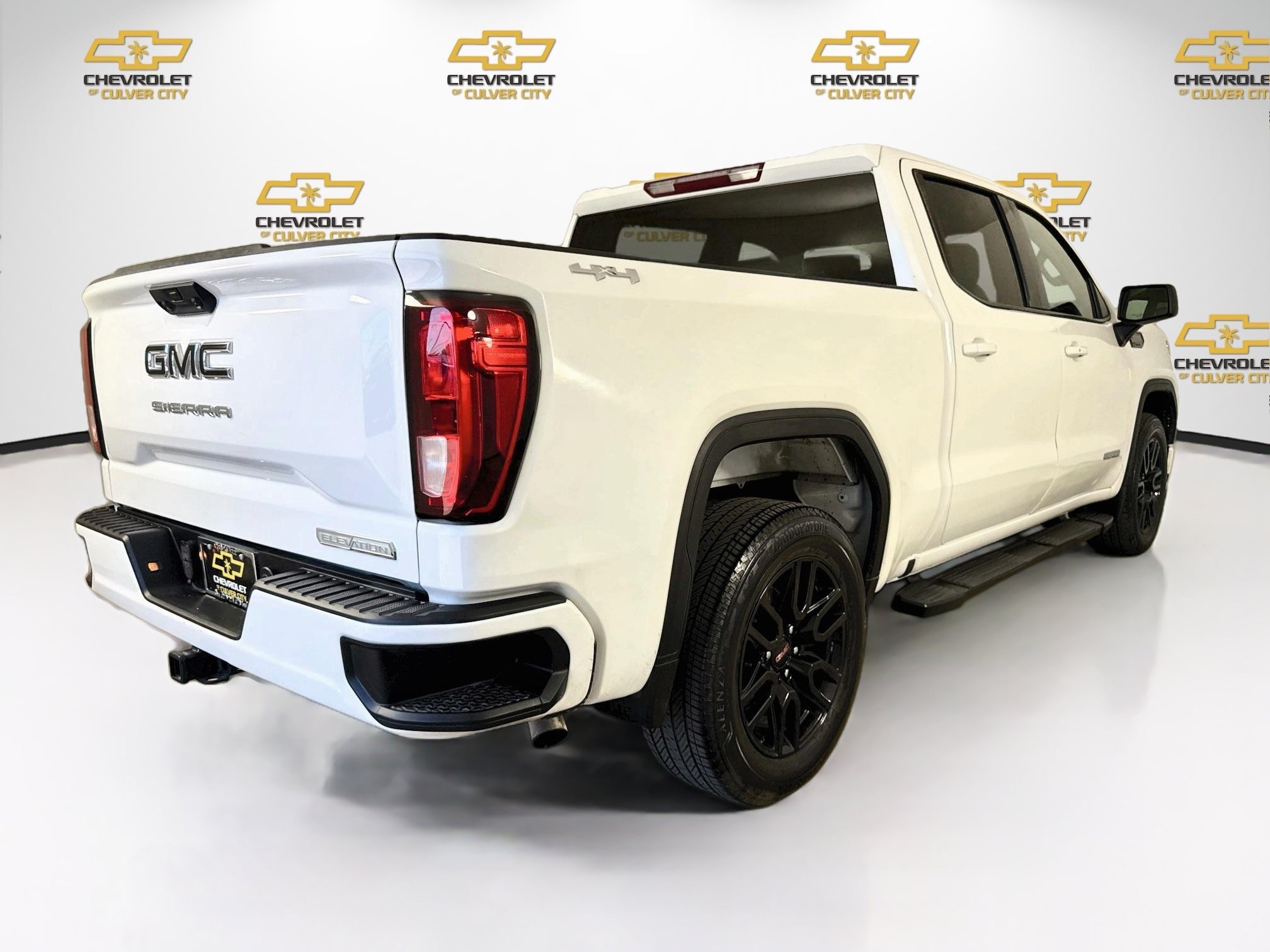 Used 2024 GMC Sierra 1500 Elevation w/ LPO, Elevation Black Package AWD/4WD image 8