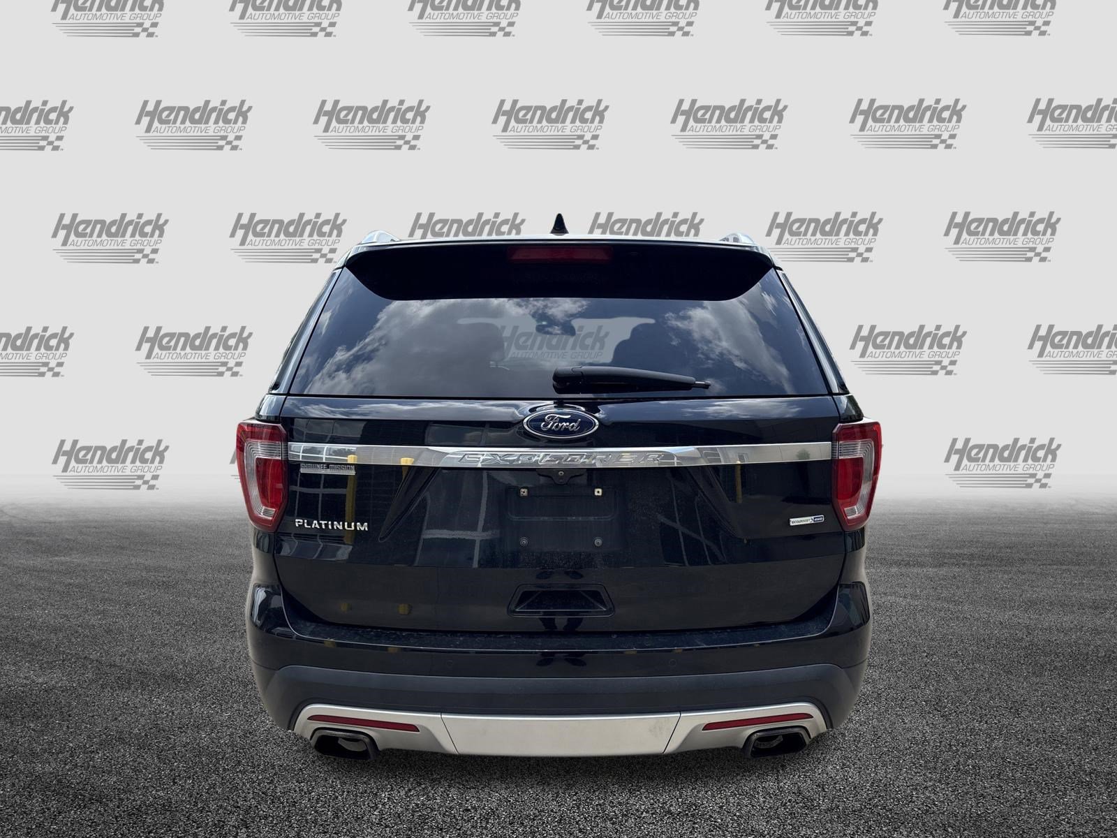Used 2017 Ford Explorer Platinum image 9