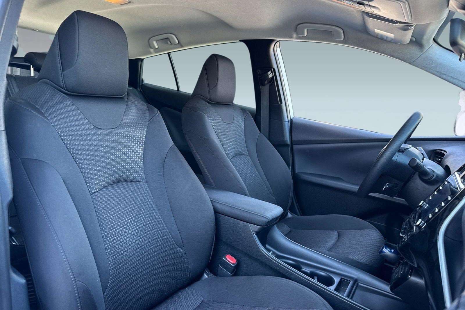 Certified 2022 Toyota Prius LE FWD image 27