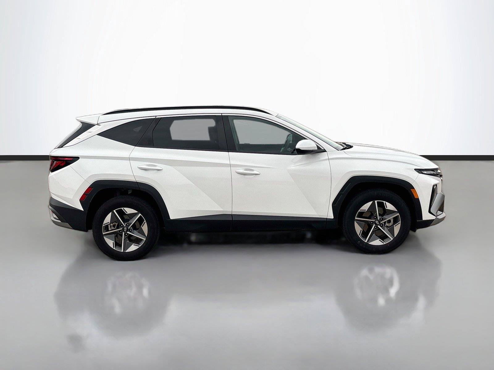 Certified 2025 Hyundai Tucson SEL AWD/4WD image 17