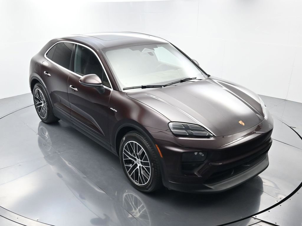 Certified 2025 Porsche Macan 4 Electric image 43