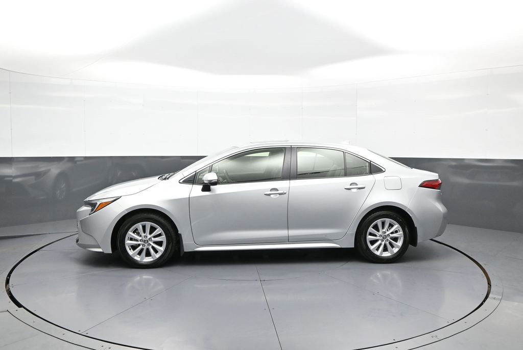 Certified 2025 Toyota Corolla XLE image 9