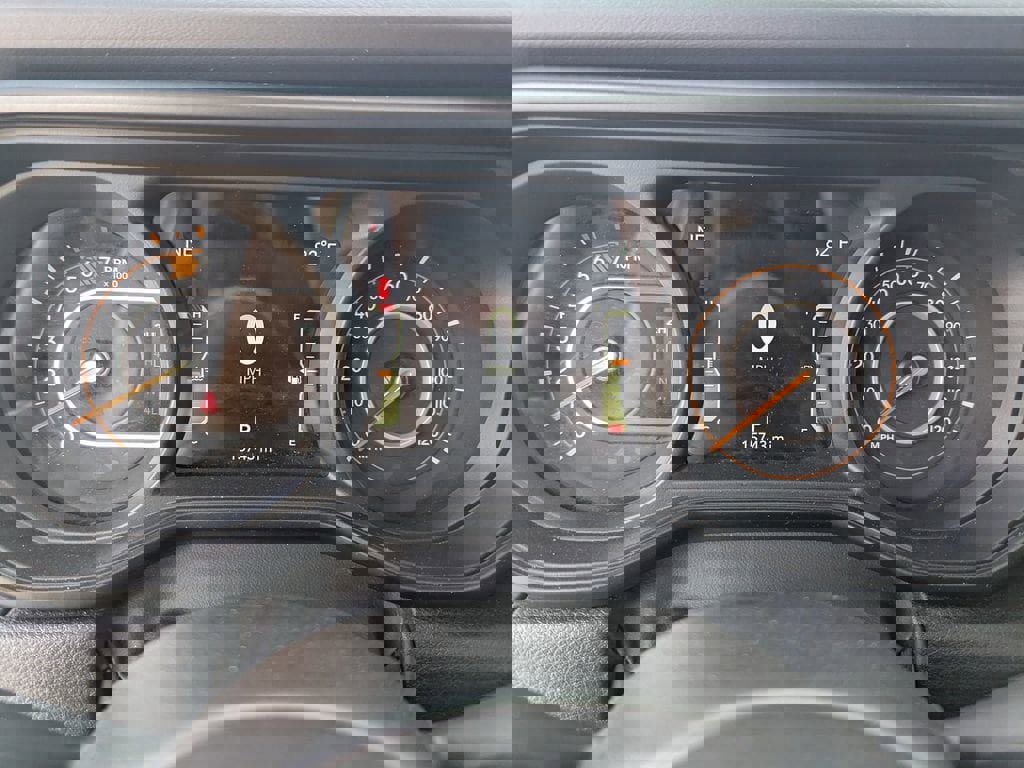 Used 2025 Jeep Wrangler Sahara image 28