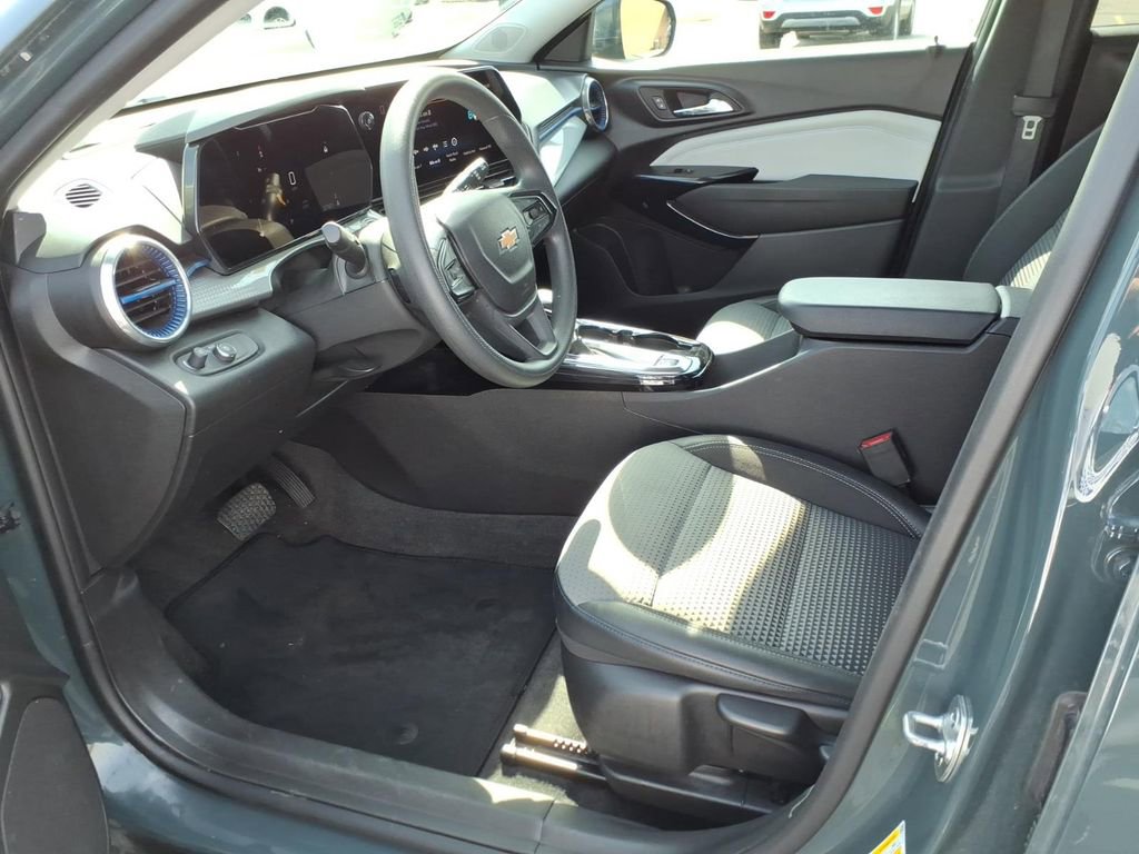 Used 2025 Chevrolet Trax LT image 10