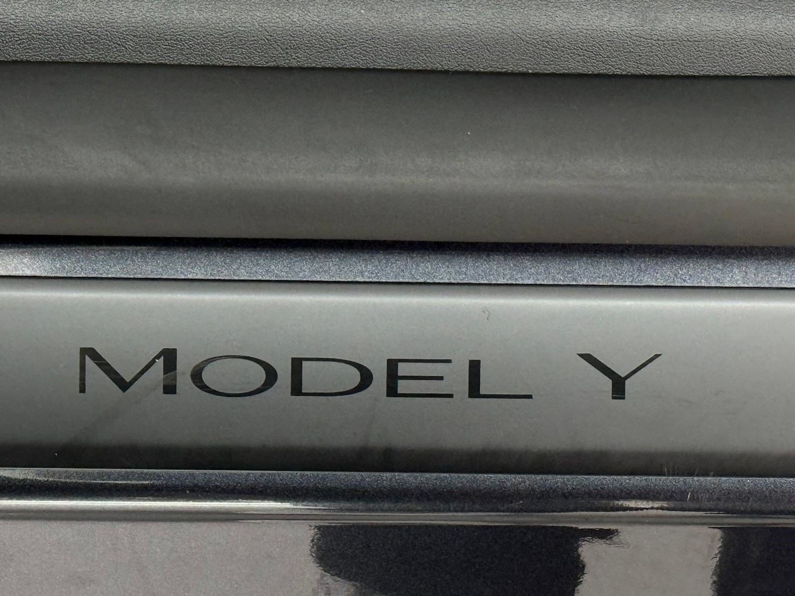 Used 2024 Tesla Model Y Performance AWD/4WD image 17