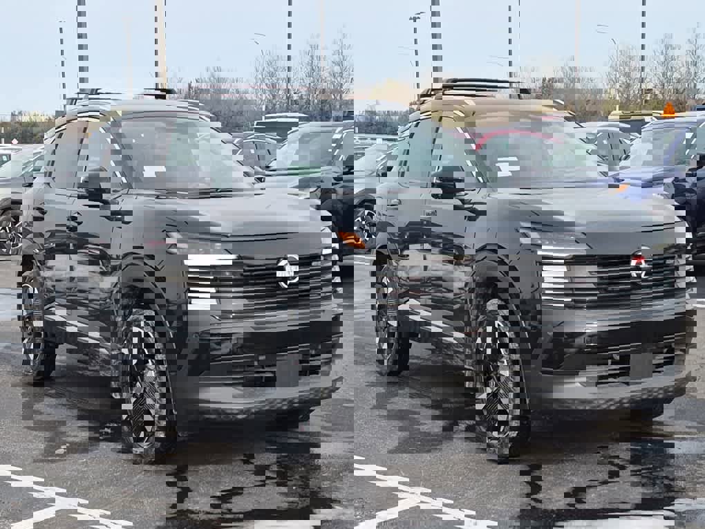 New 2026 Nissan Kicks SR w/ Cold Weather Package AWD/4WD image 2