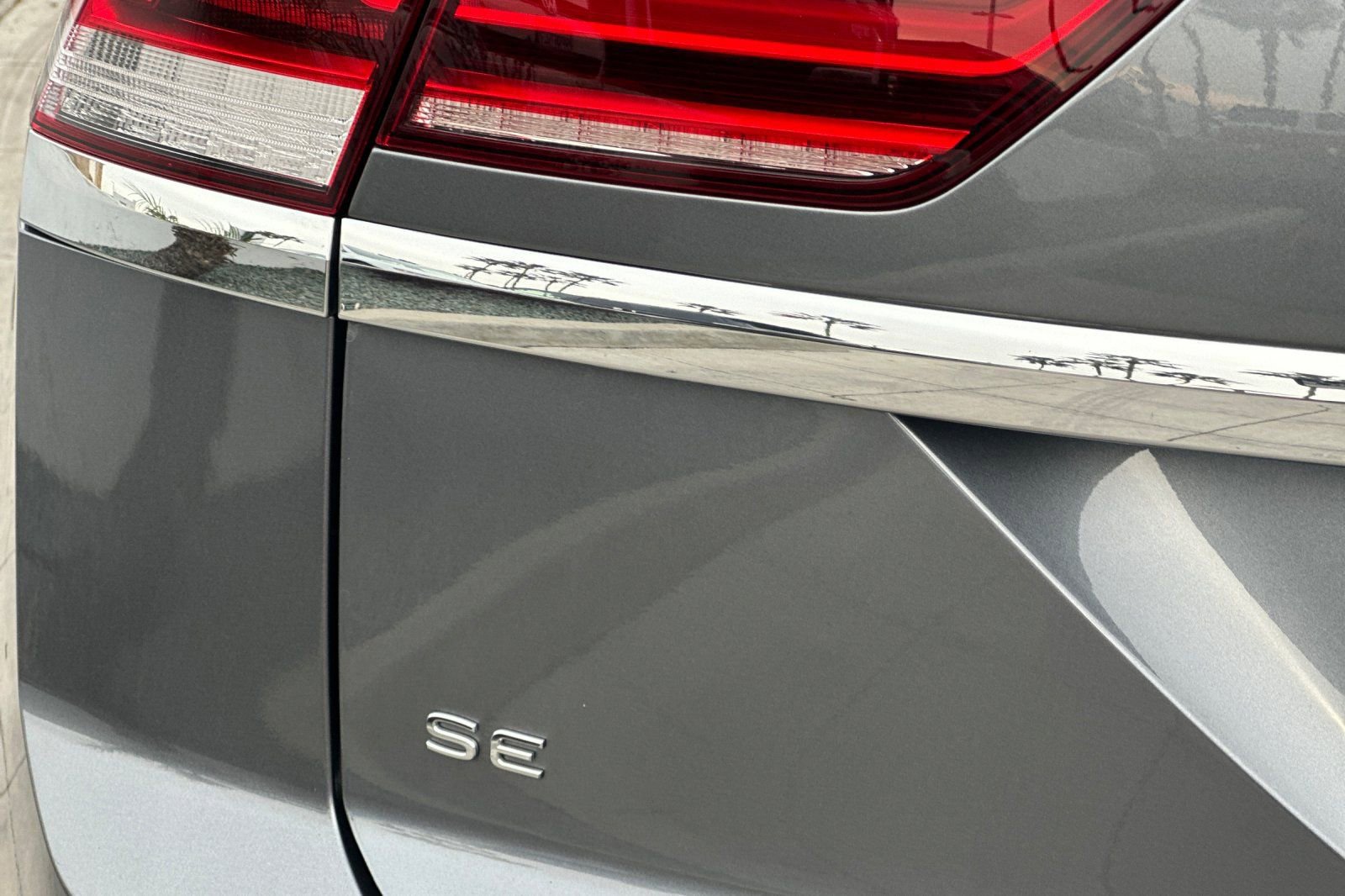 Certified 2022 Volkswagen Atlas Cross Sport SE image 28