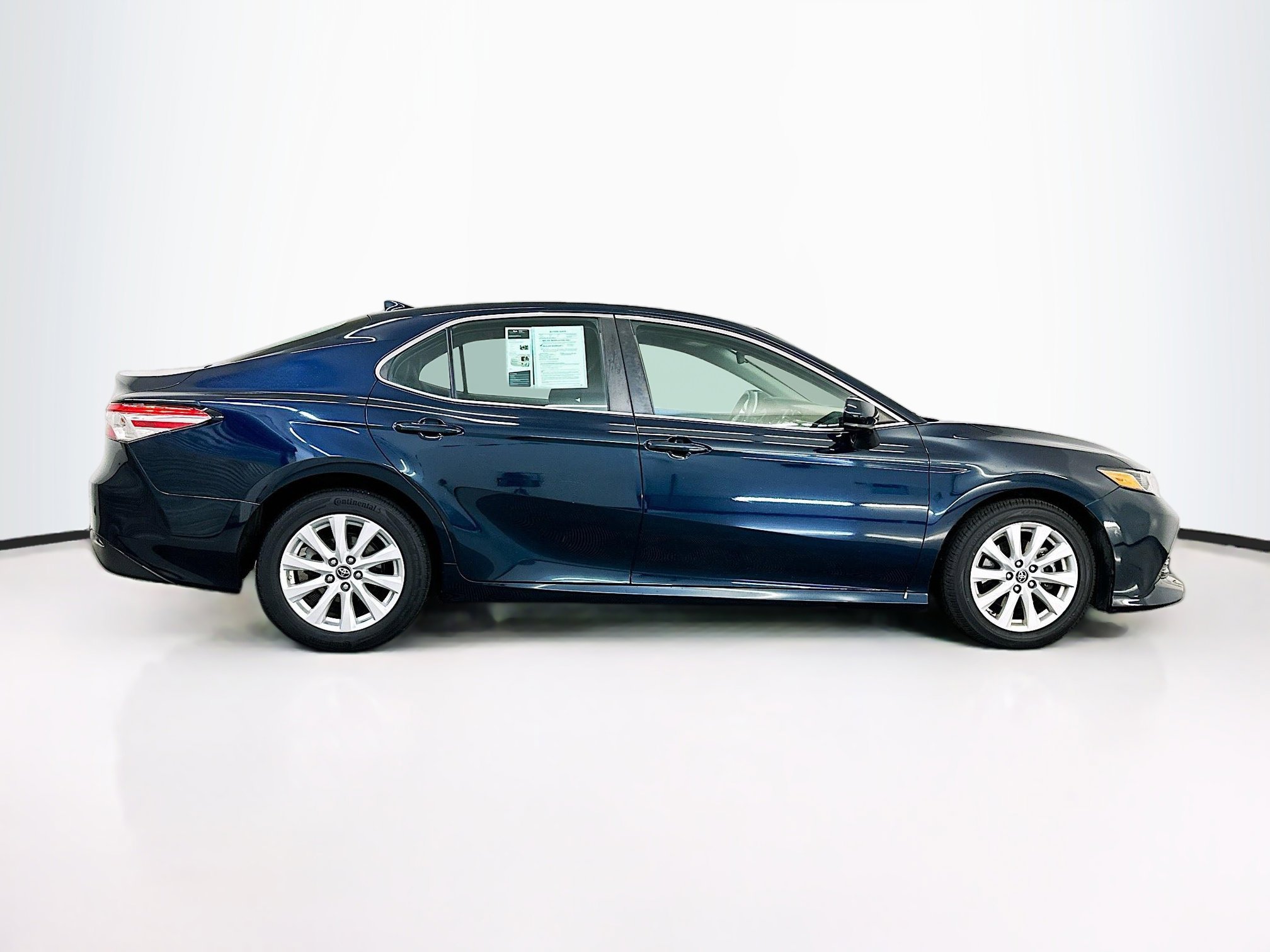 Used 2019 Toyota Camry LE image 10