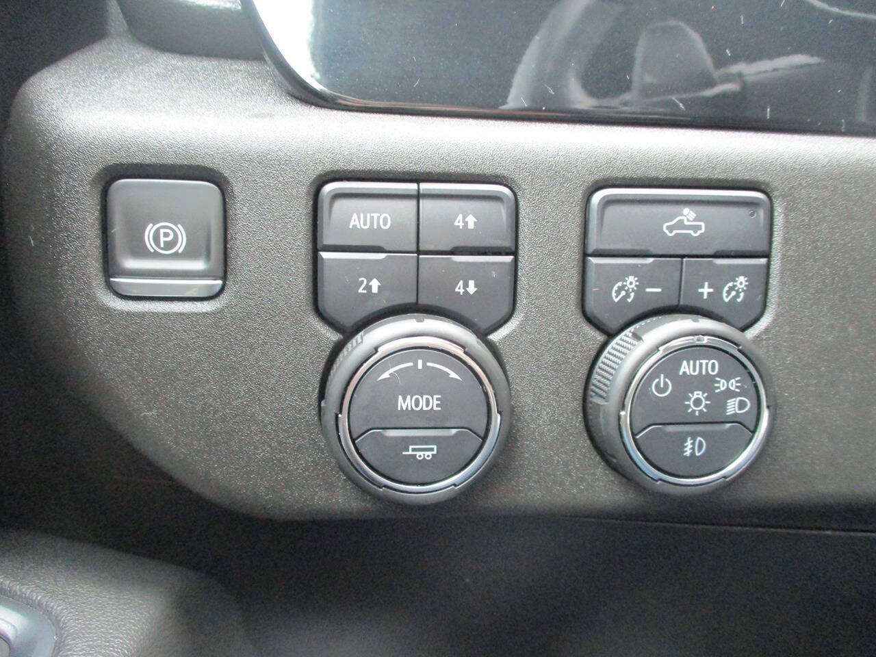 Used 2025 Chevrolet Silverado 1500 RST AWD/4WD image 19