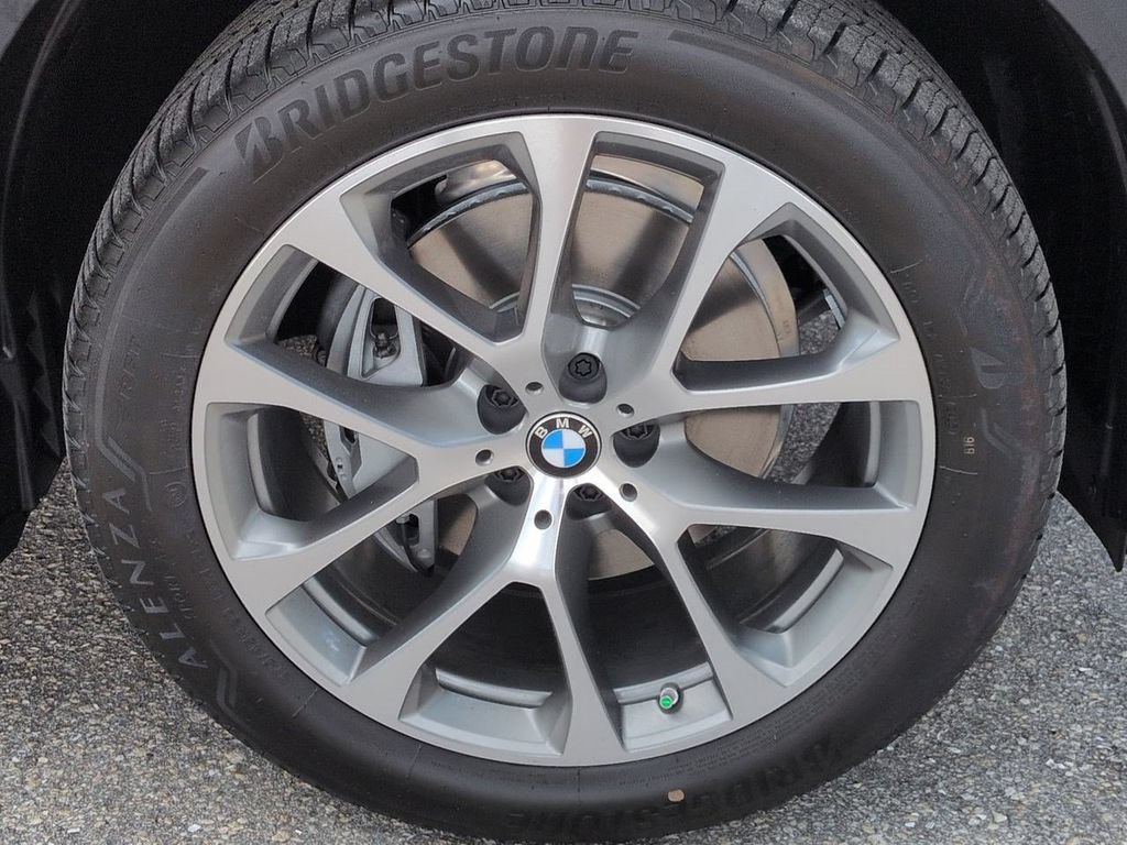 New 2026 BMW X5 xDrive40i w/ Parking Assistance Package AWD/4WD image 11