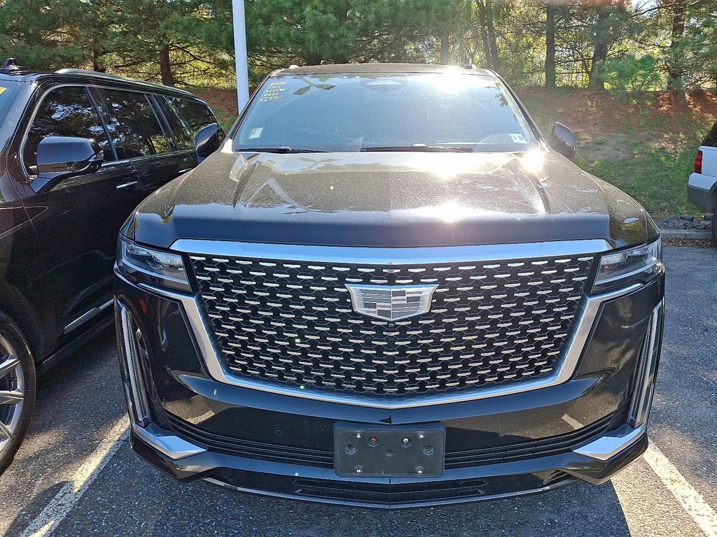Used 2022 Cadillac Escalade Luxury w/ LPO, Floor Liner Package AWD/4WD image 2