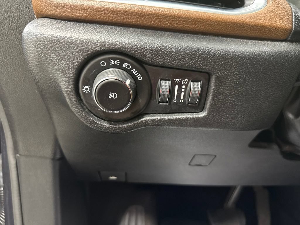 Used 2019 Chrysler Pacifica Limited w/ Advanced Safetytec Group FWD image 14