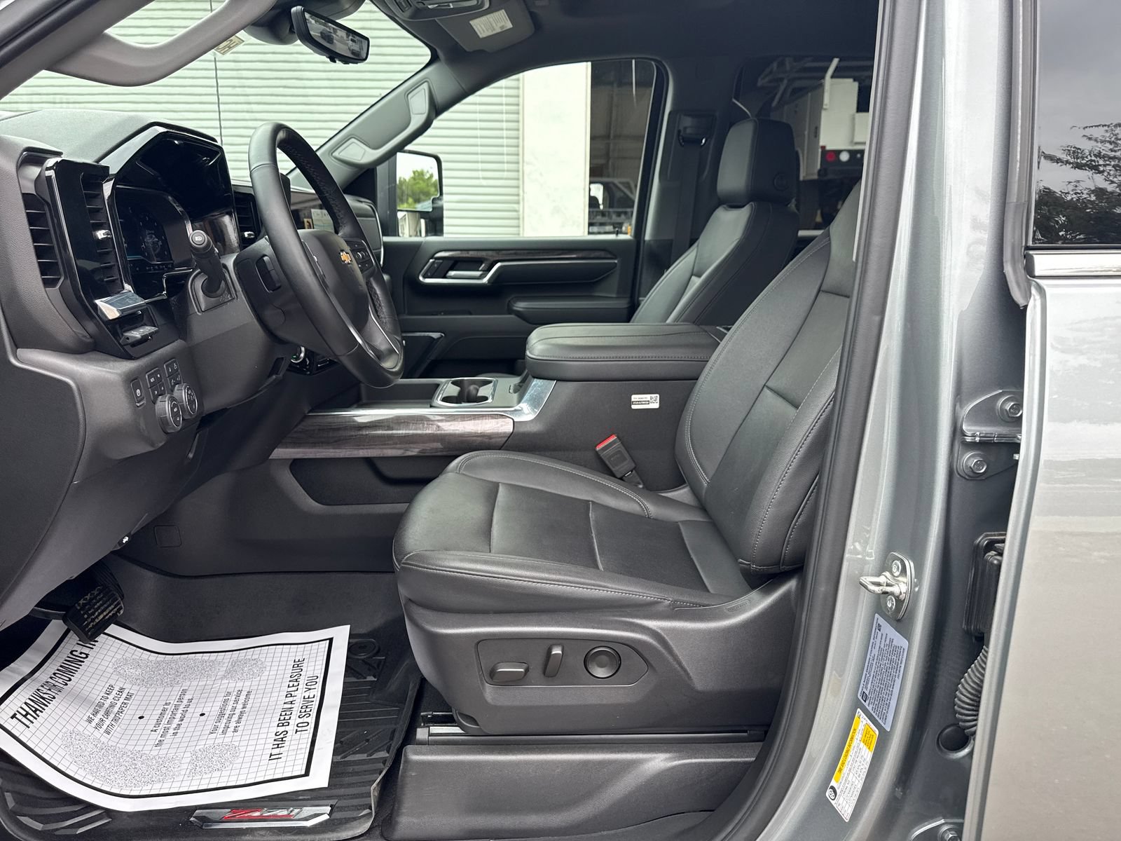 Used 2025 Chevrolet Silverado 2500 LTZ w/ LTZ Premium Package AWD/4WD image 9