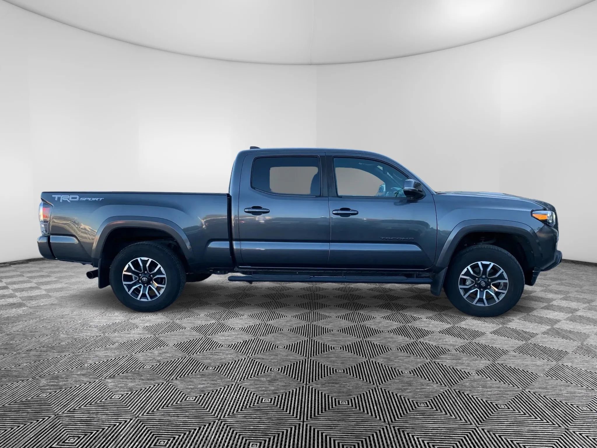 Used 2022 Toyota Tacoma TRD Sport w/ TRD Premium Sport Package image 5