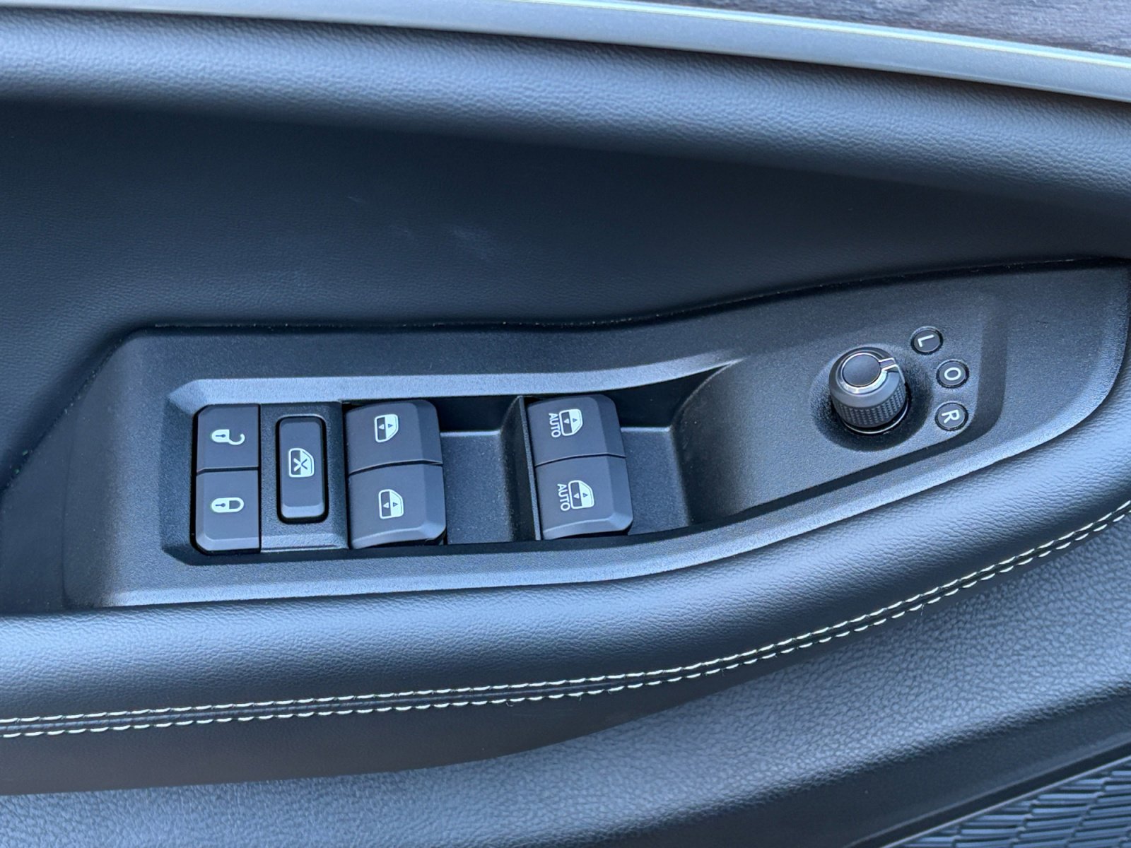 New 2025 Jeep Grand Cherokee Limited w/ Luxury Tech Group II image 16