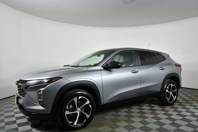 Used 2025 Chevrolet Trax RS w/ Driver Confidence Package image 1