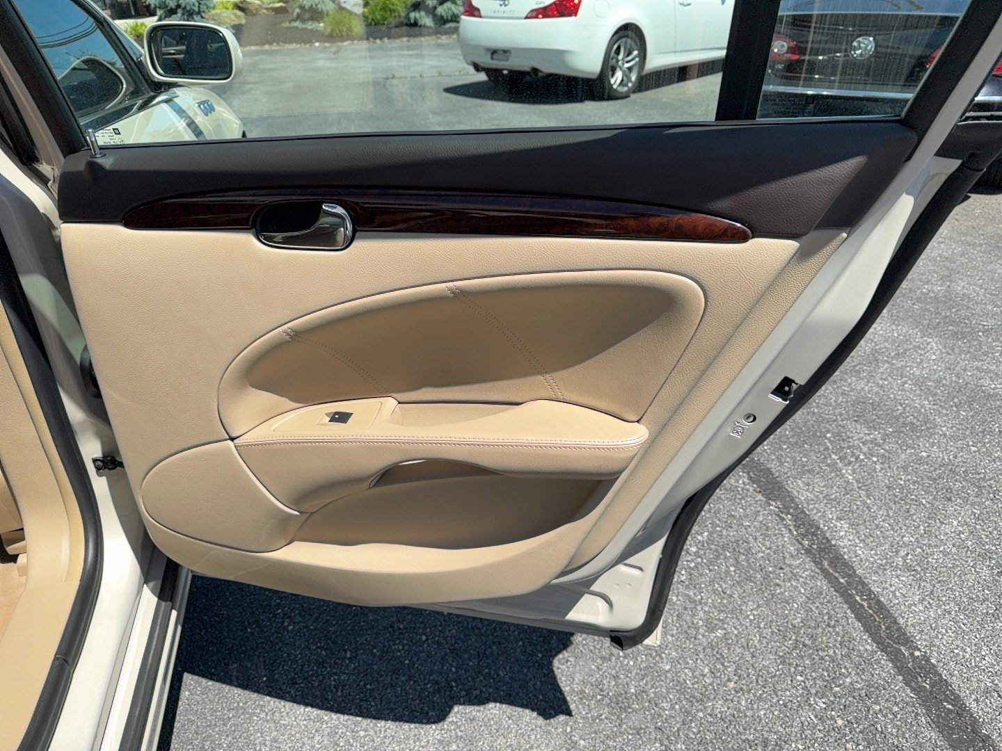 Used 2011 Buick Lucerne CXL FWD image 22