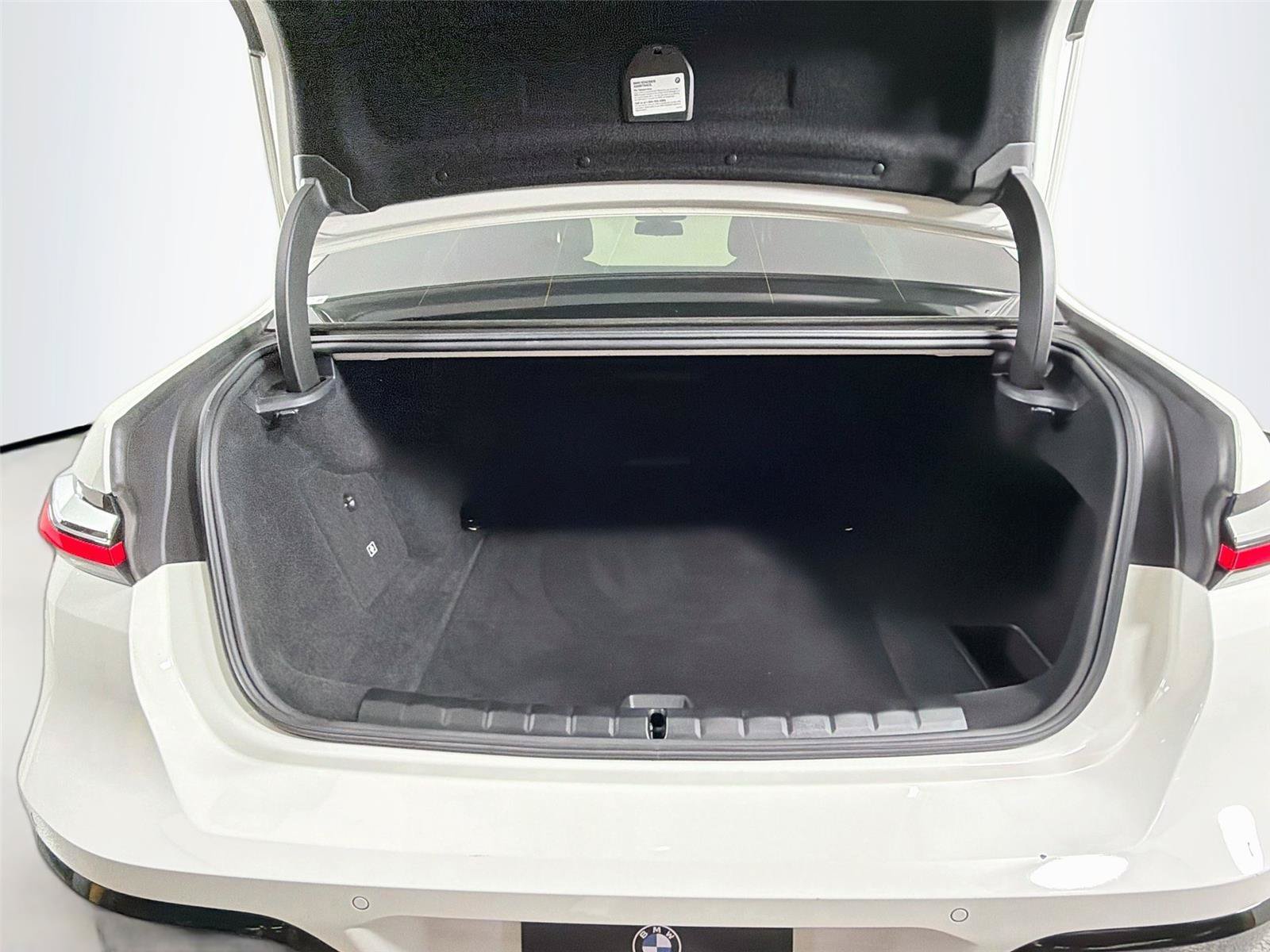 Used 2023 BMW i7 xDrive60 w/ Executive Package 2 AWD/4WD image 28
