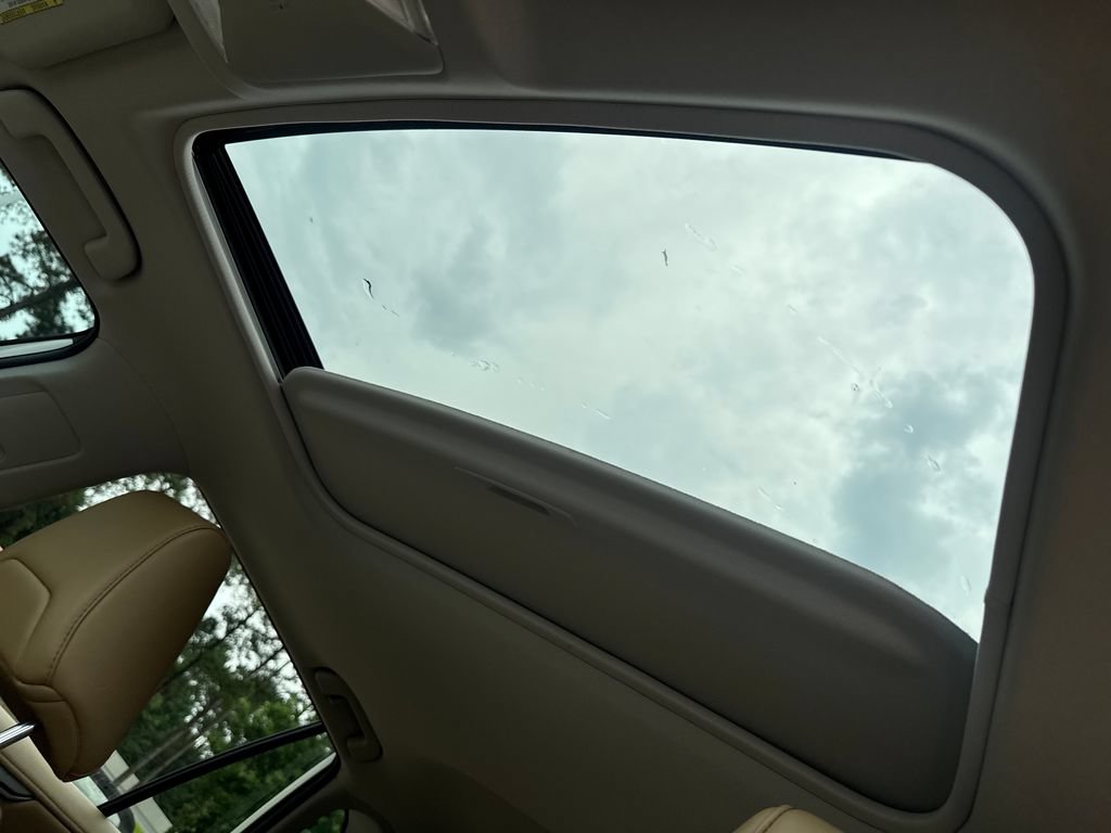 Used 2022 Toyota RAV4 Limited AWD/4WD image 17