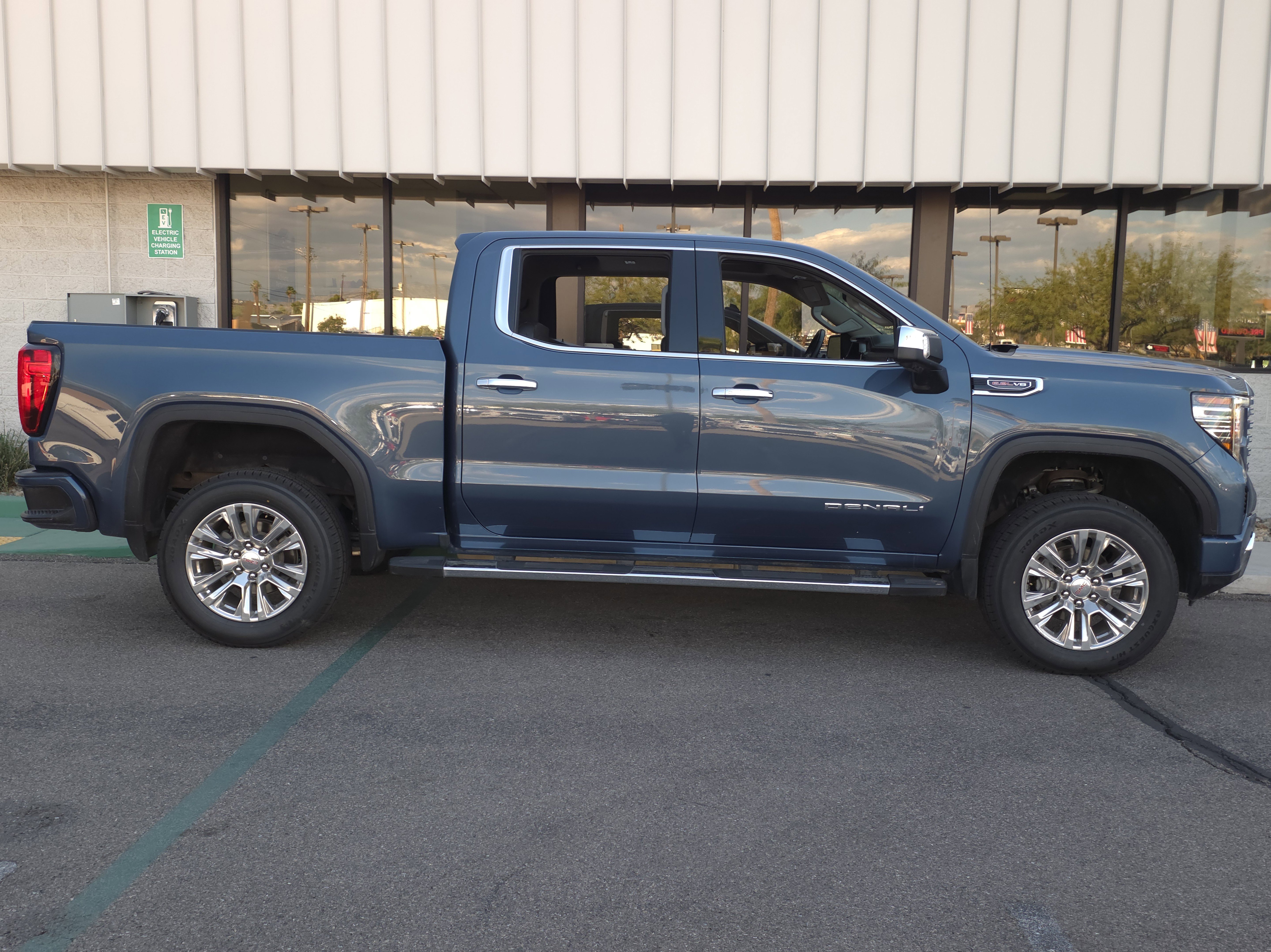 Used 2024 GMC Sierra 1500 Denali w/ Technology Package image 7