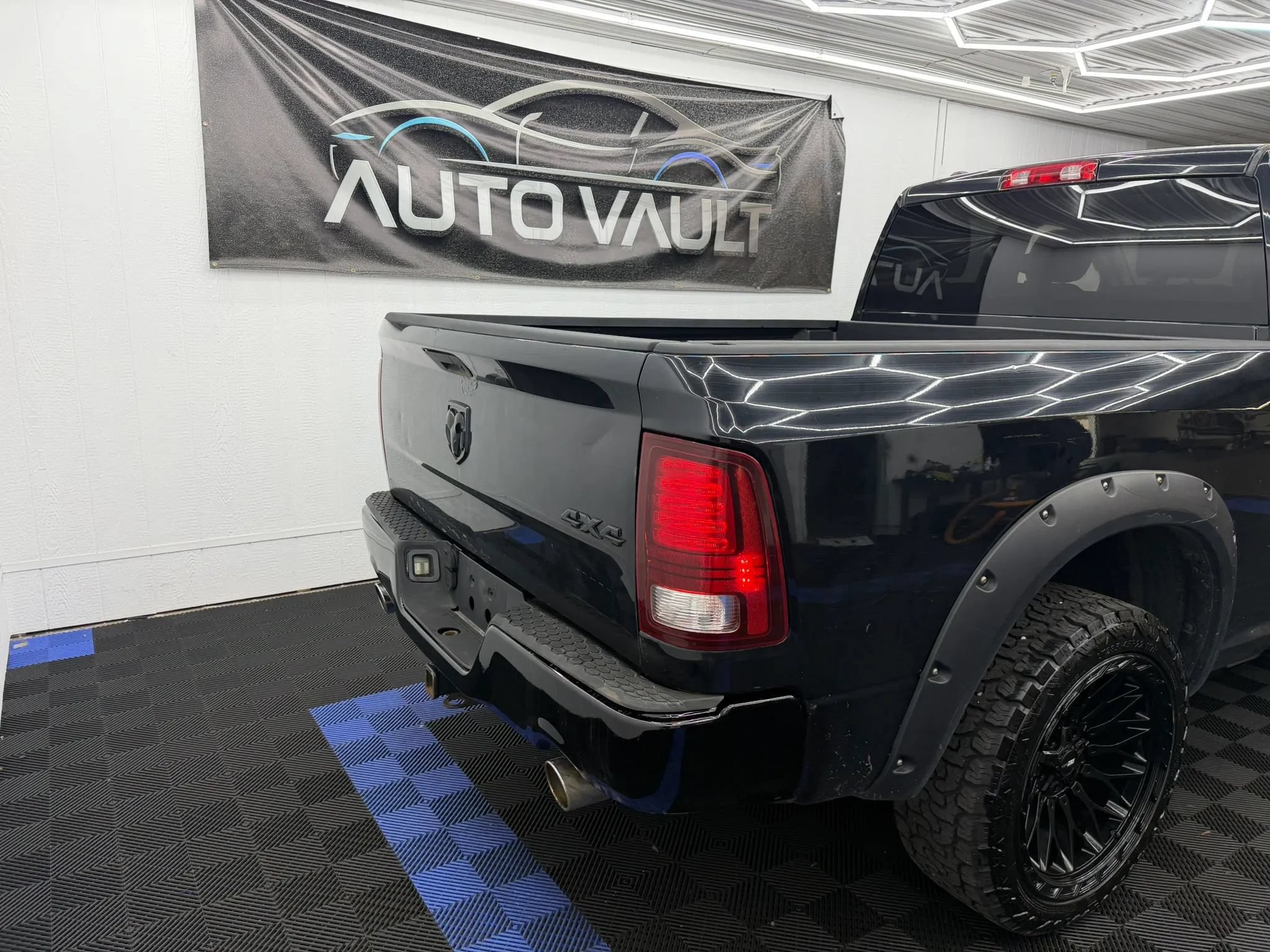 Used 2014 RAM 1500 ST AWD/4WD image 3