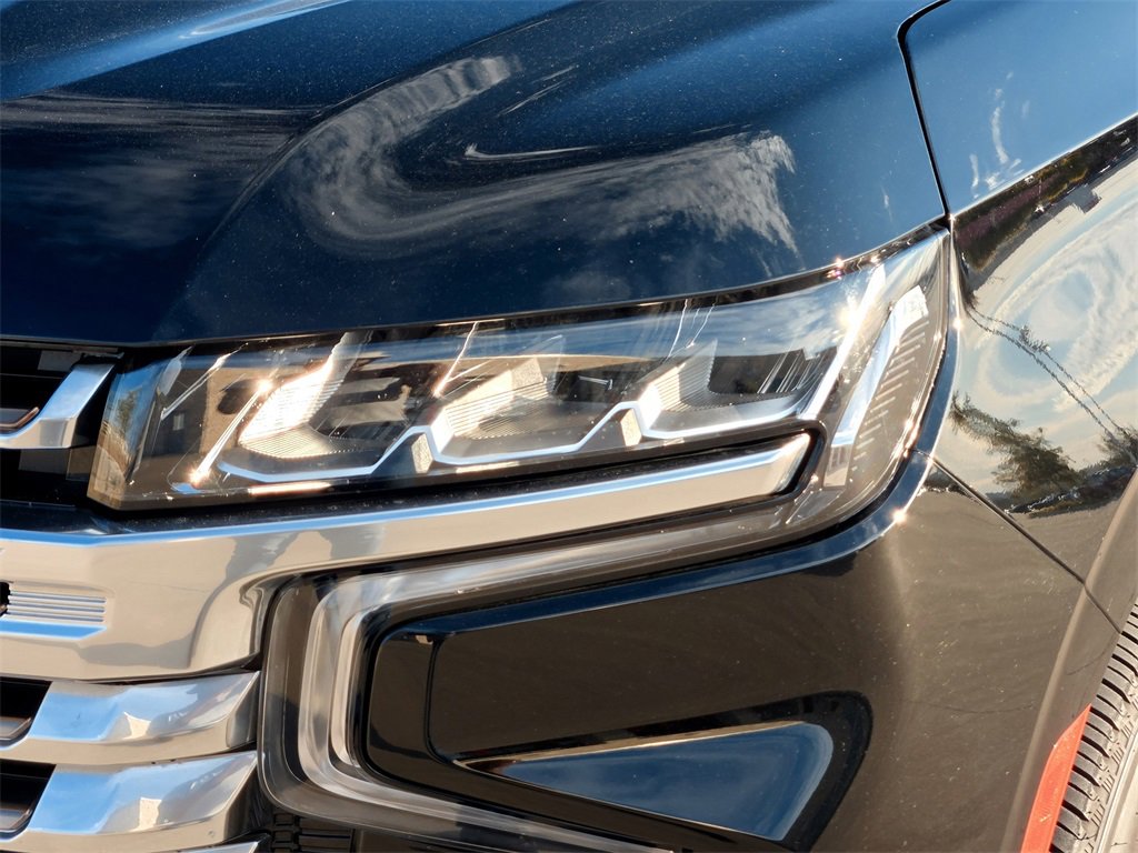 Used 2024 Chevrolet Tahoe High Country w/ Advanced Technology Package image 3