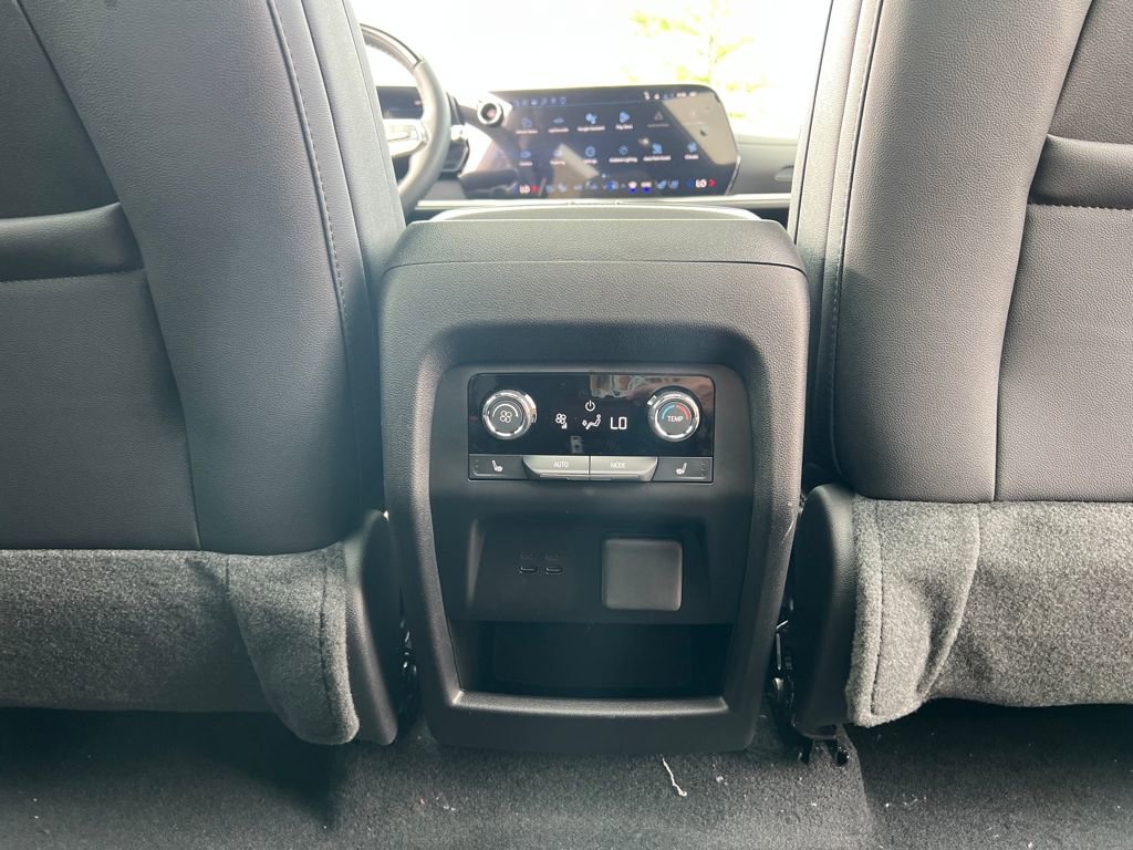 New 2026 Chevrolet Traverse High Country w/ LPO, Floor Liner Package image 25