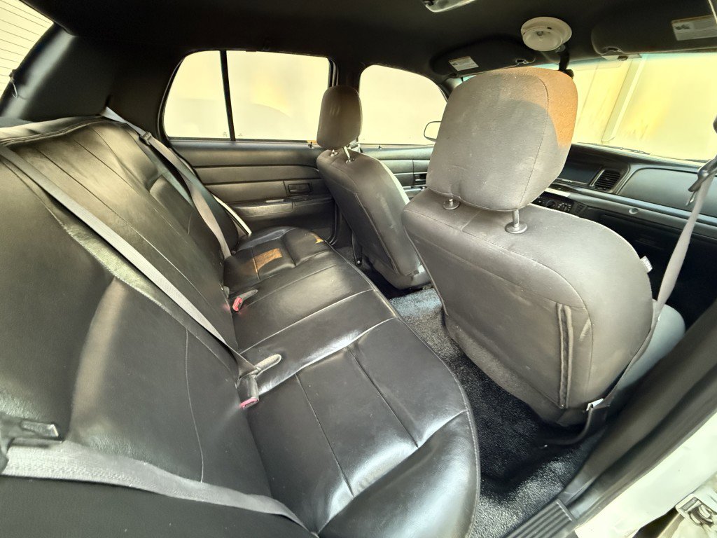 Used 2009 Ford Crown Victoria Police Interceptor image 14