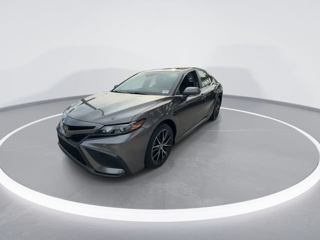 Used 2024 Toyota Camry SE w/ Cold Weather Package FWD image 4