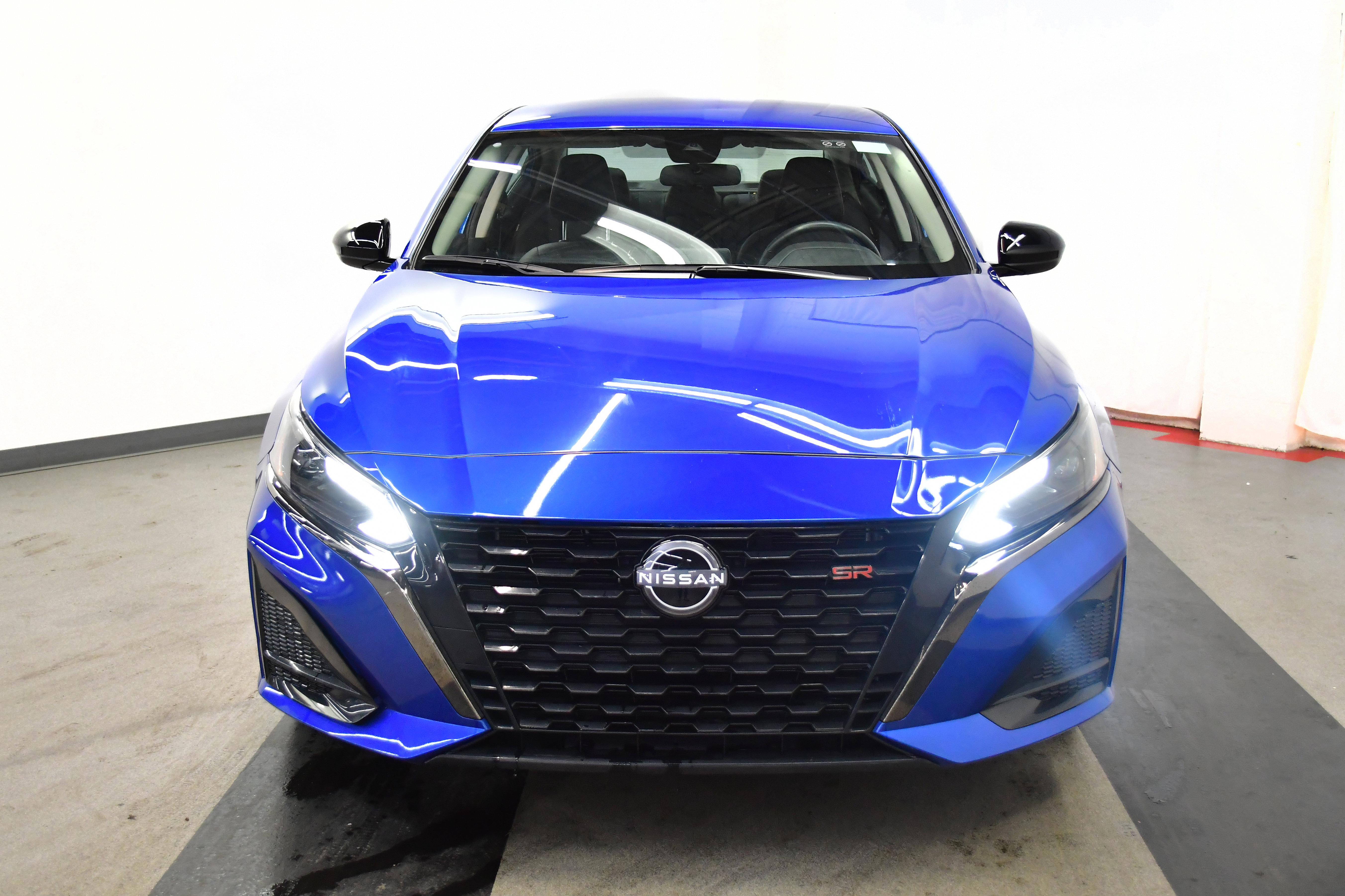 Used 2025 Nissan Altima 2.5 SR image 3