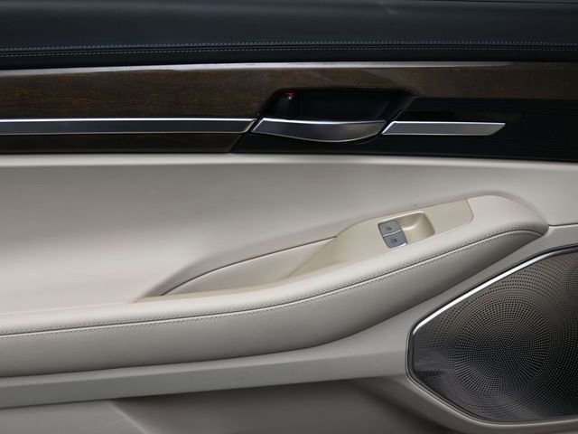 Used 2018 Genesis G90 3.3T Premium RWD image 12