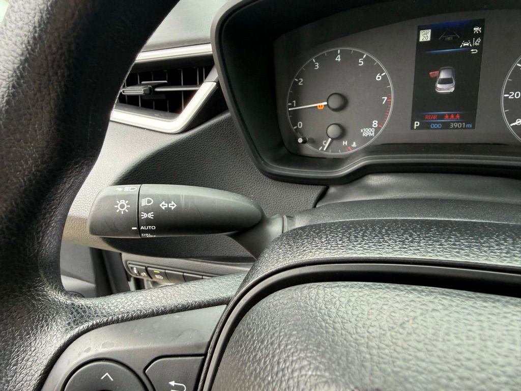 Used 2025 Toyota Corolla LE FWD image 32