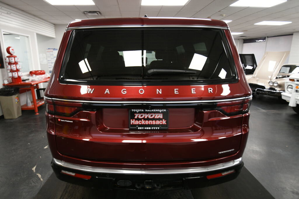 Used 2024 Jeep Wagoneer Series II AWD/4WD image 7